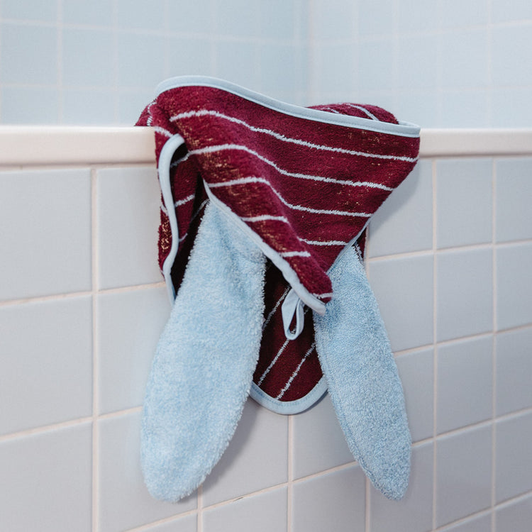 Quut. Cotton hooded towel Burgundy 75x75