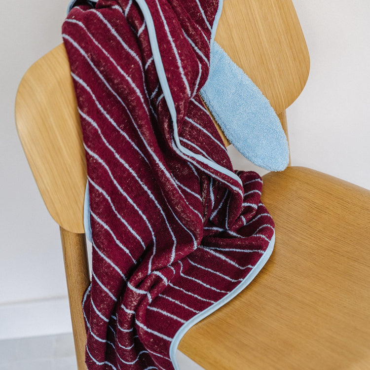 Quut. Cotton hooded towel Burgundy 75x75