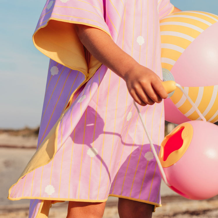 Quut. Poncho Banana pink (seashells)