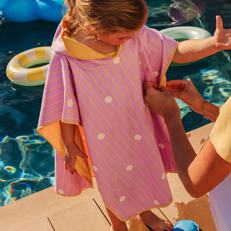 Quut. Poncho Banana pink (seashells)