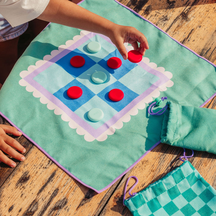 Quut. Travel Games Horse Game/Tic-tac-toe