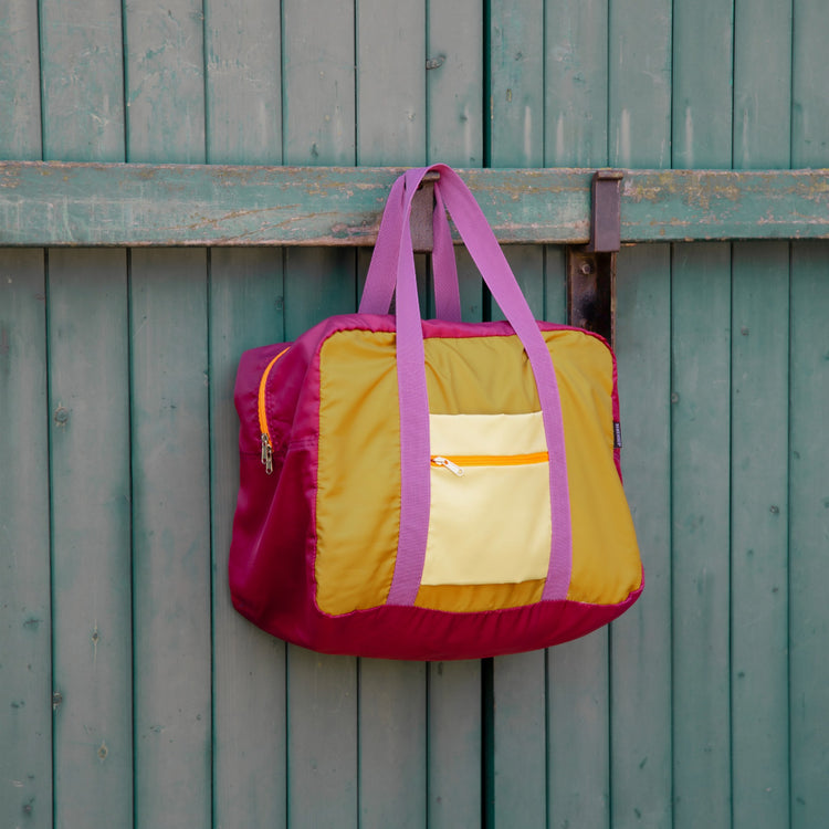 REMEMBER. Leisure & Travel Bag Mia