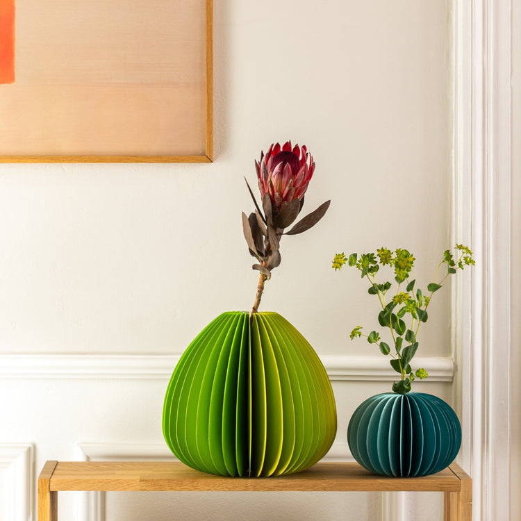 REMEMBER. Paper vase Yuki green