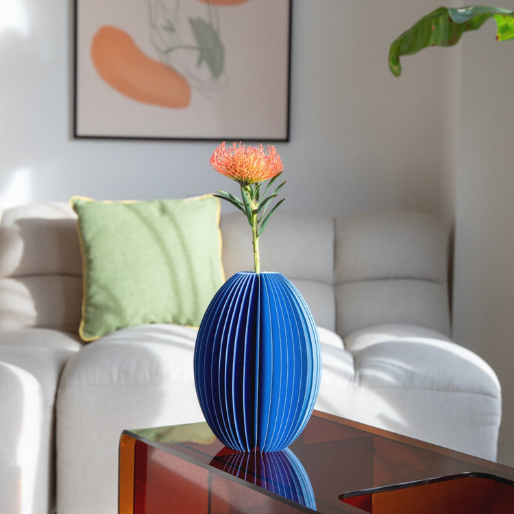 REMEMBER. Paper vase Yuki blue
