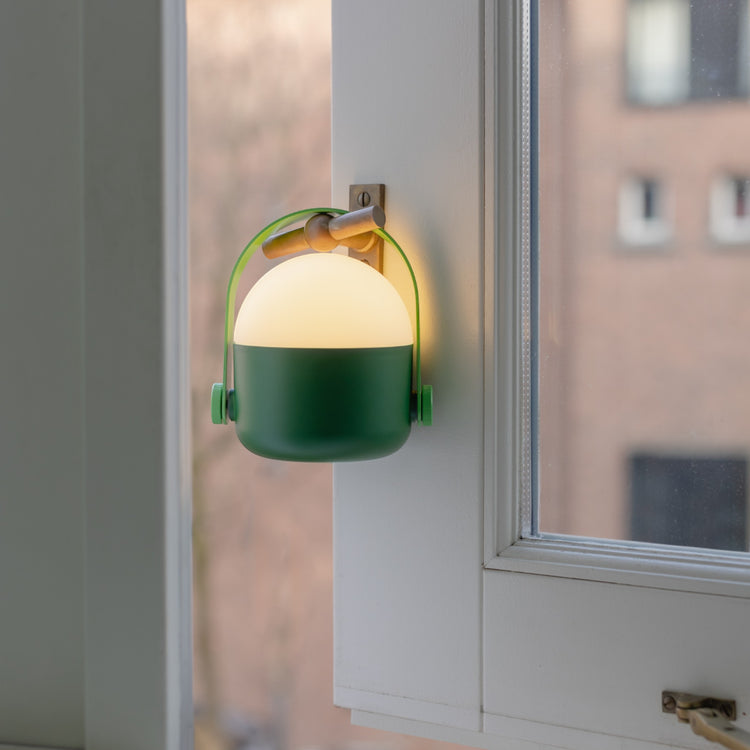 REMEMBER. Επιτραπέζιο φορητό φωτιστικό Ole πράσινο