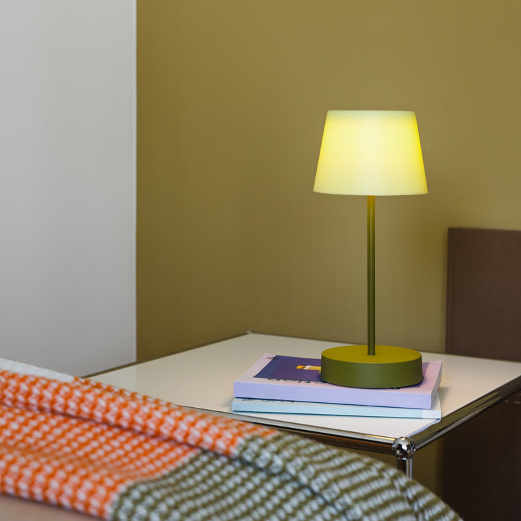 REMEMBER. Table lamp Oscar fresh
