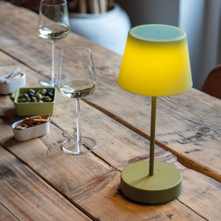 REMEMBER. Table lamp Oscar fresh