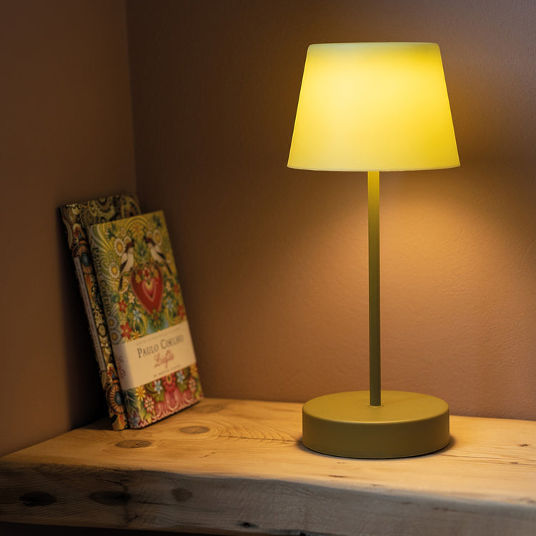 REMEMBER. Table lamp Oscar fresh