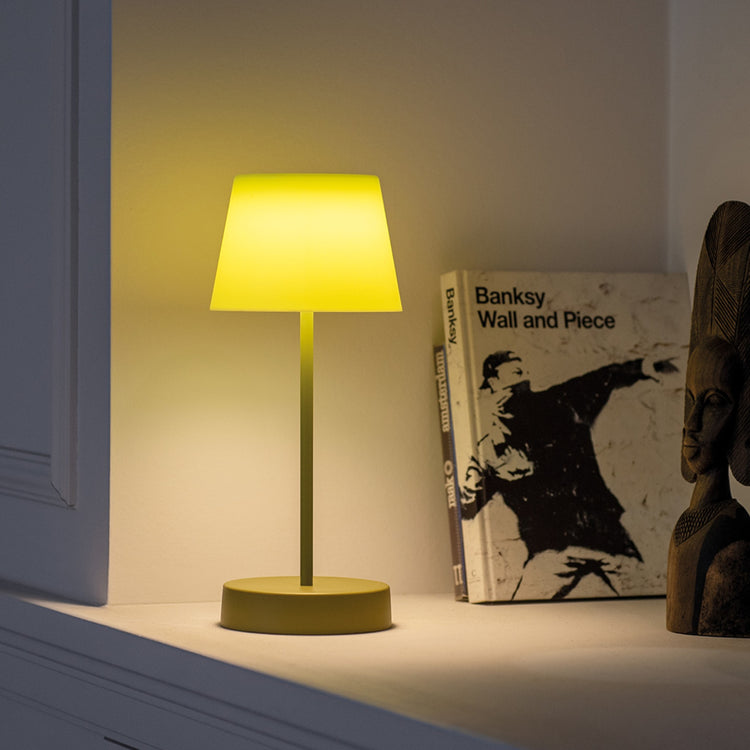 REMEMBER. Table lamp Oscar fresh
