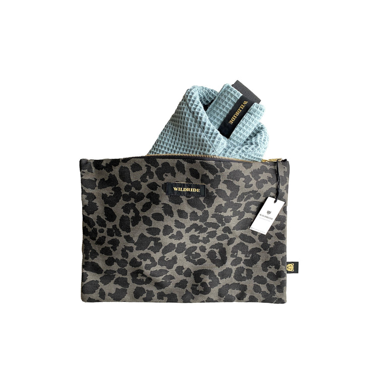 WILDRIDE. Grey leopard pouch