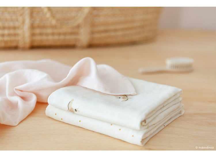 NEW ELEMENTS. Butterfly swaddle Dream pink