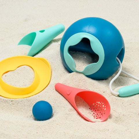 Quut. Σετ παιχνιδιου σε τσάντα παραλίας με μικρό κουβαδάκι, φτυάρι-σίτα και μαγικό σχήμα