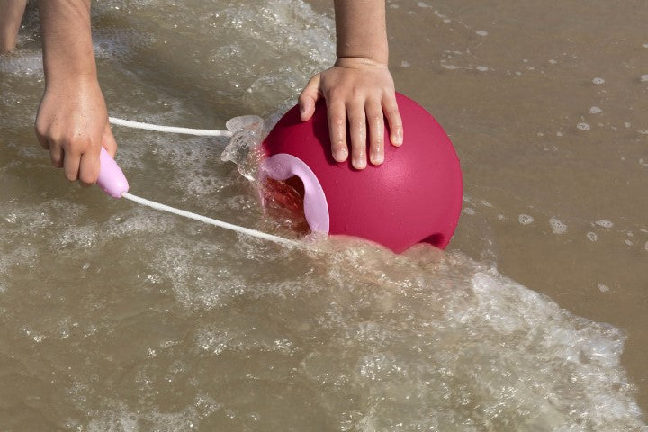 Quut. Κουβαδάκι άμμου σε μπάλα (κόκκινο-ροζ)