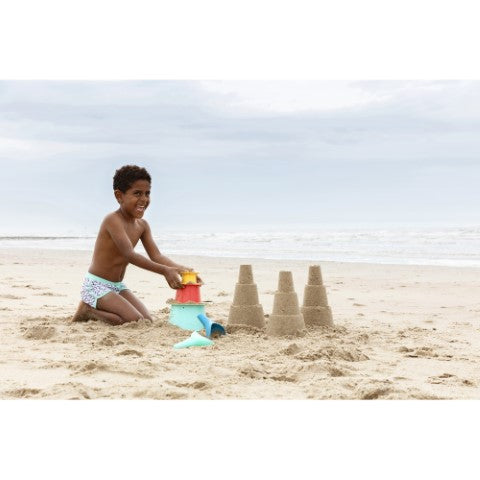 Quut. Σετ παιχνιδιου σε τσάντα παραλίας με πυραμίδα και τσουγκράνα-φτυαράκι